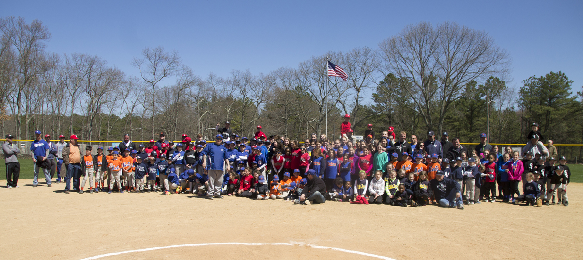 The teams all line up for an Opening Day picture. (Credit: Paul Squire)