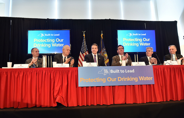 25018542641_632c477072_z