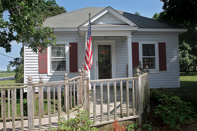 The Baiting Hollow Library on Sound Avenue. (Credit: Barbaraellen Koch)