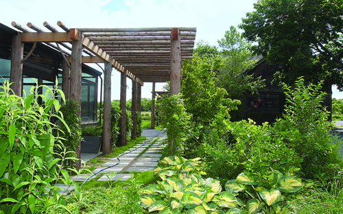 BARBARAELLEN KOCH PHOTO | The breezeway at the Luce-Jedediah Hawkins Inn and restaurant which connects the main building with a barn currently used for art exhibits.