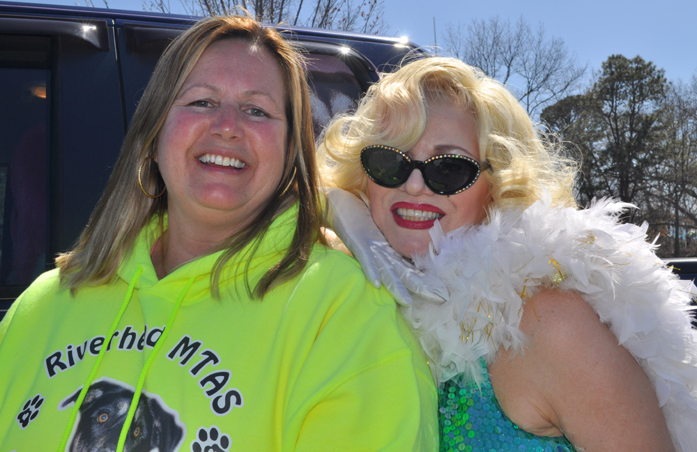 Riverhead Move the Animal Shelter founder Denise Lucas with Marilyn Monroe (a.ka. Elaine Chez of Brooklyn). (Credit: Vera Chinese)