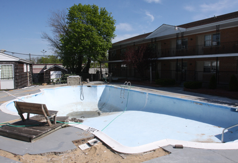 BARBARAELLEN KOCH PHOTO | The swimming pool at the Budget Host, Riverhead, Riverside. Killing.