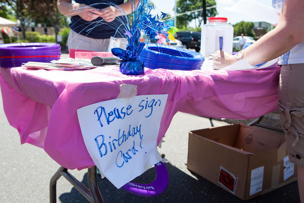 A table set up to send best wishes to the library. (Credit: Katharine Schroeder)