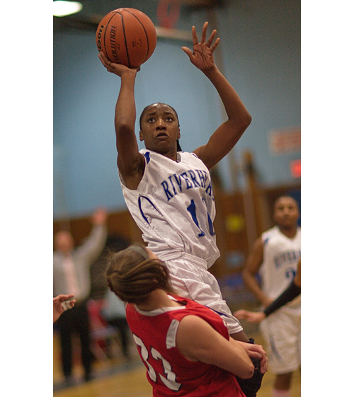 GARRET MEADE PHOTO | Riverhead senior Naysha Trent scored 16 points against East Islip Thursday night.