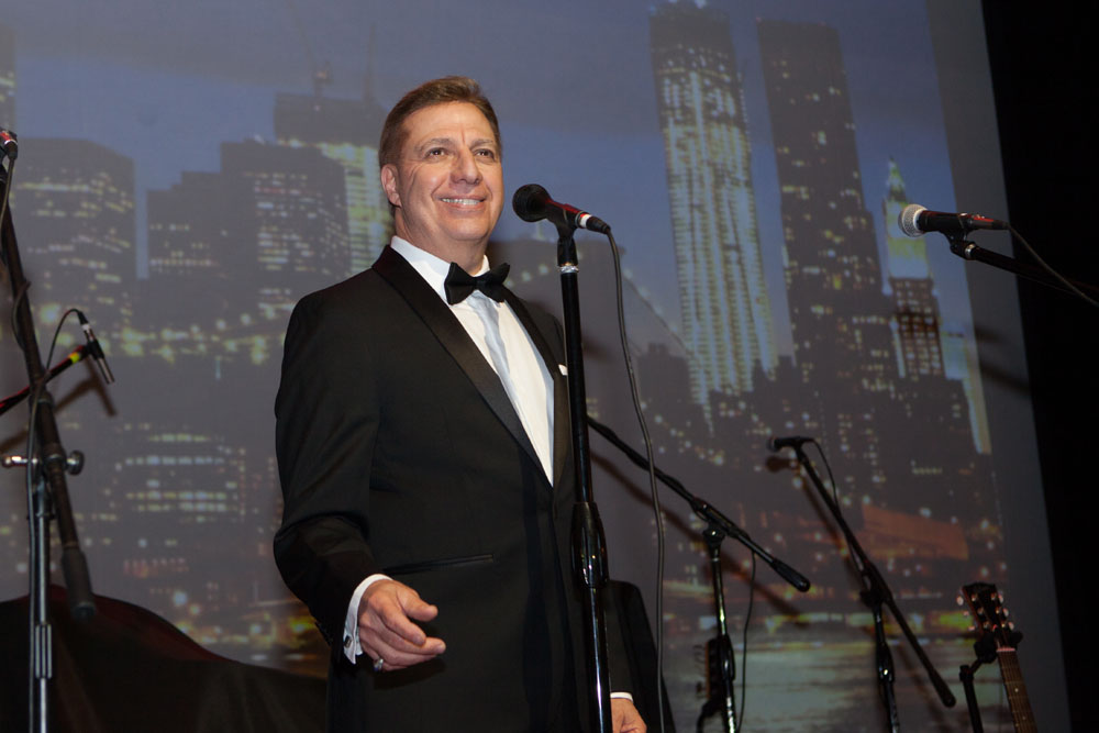 Jim Altamore entertains guests as they arrive. (Credit: Katharine Schroeder)