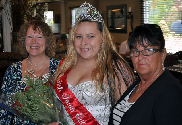 Anna Sadowski with Polish Town queen committee co-chaoirs Sheila Tradeski, left, and Barbara Szczepanik.
