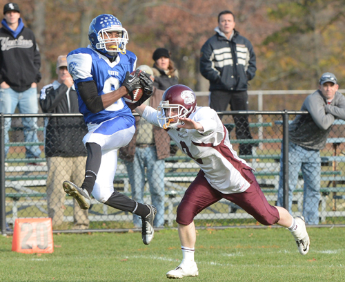 Quinn Funn touchdown Riverhead football