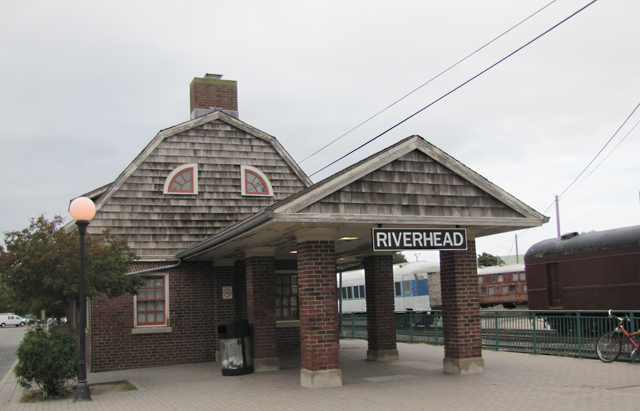 Riverhead_Train_Station
