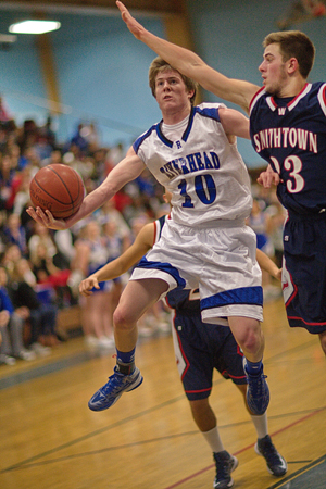 GARRET MEADE PHOTO | Riverhead senior Ryan Bitzer scored 14 points Tuesday.