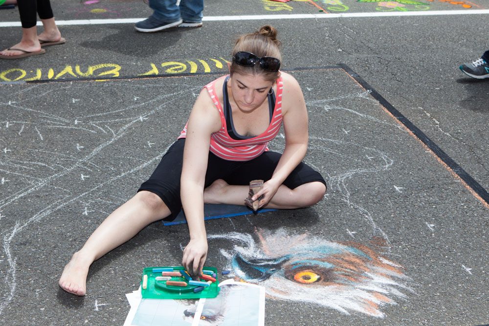 Katie Better of Glen Cove paints an osprey.
