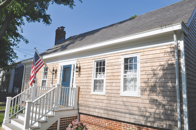 The restoration of the exterior included installing new cedar shingles on both the roof and sides of the house. (Credit: Grant Parpan)