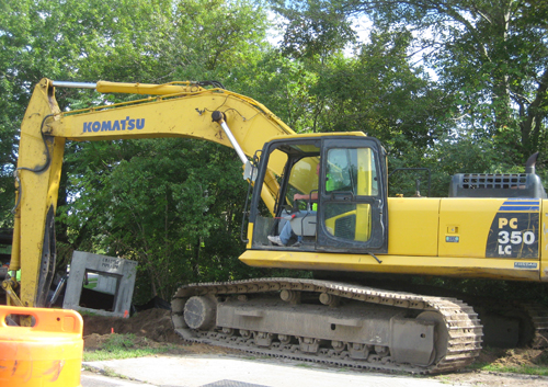 MICHAEL WHITE PHOTO | Suffolk County construction crews installing swirl separators along the Peconic River near Nugent Drive and Route 24 Thursday.