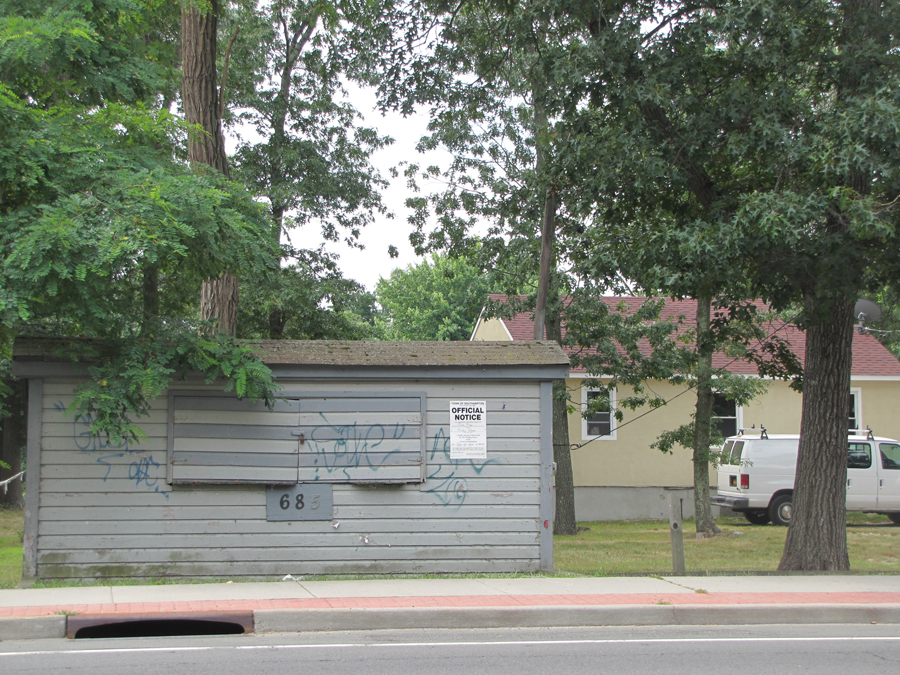 The existing farm stand and small house on the property will be knocked down. (Credit: Tim Gannon)