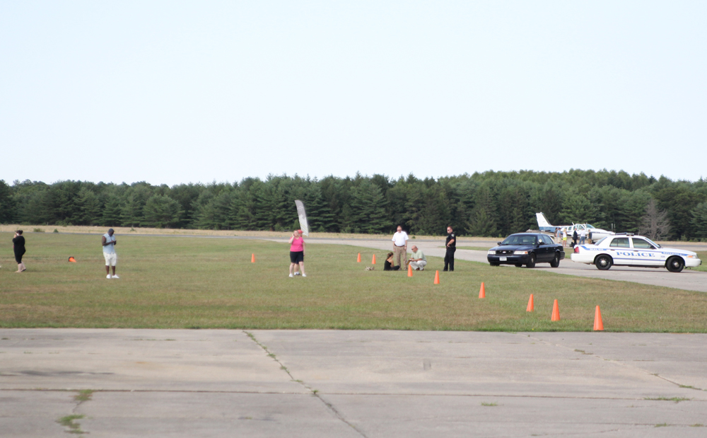 Friends, family members and witnesses make phone calls and speak to police about two hours after the crash. (Credit: Jennifer Gustavson)