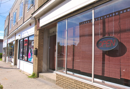 Griffing Avenue tavern planned downtown Riverhead Michelle's Cafe, downtown Riverhead, Griffing Avenue, tavern